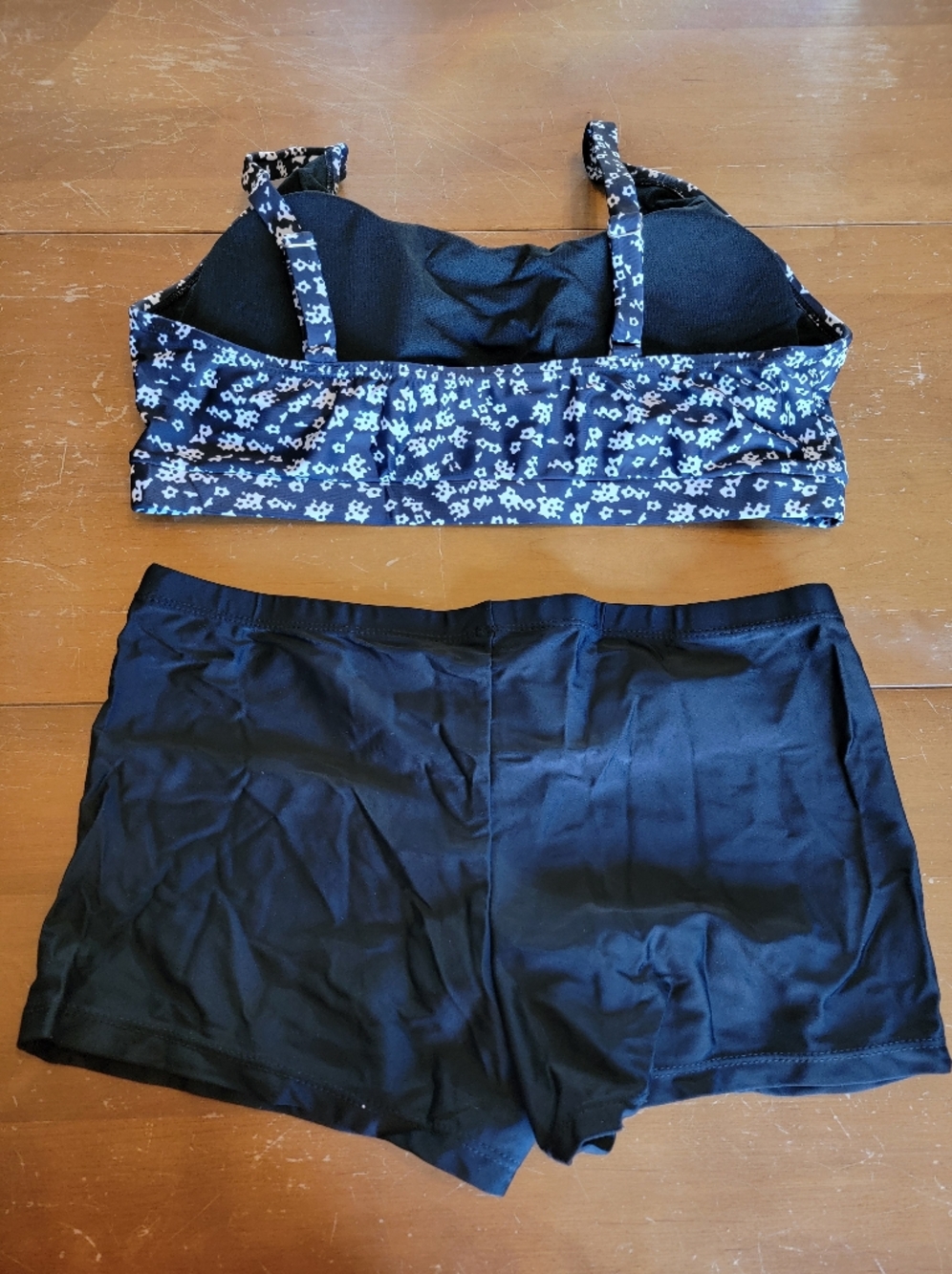 Two-Piece Black Floral Swim Top and Black Swim Shorts XL NWT - Picture 2 of 8